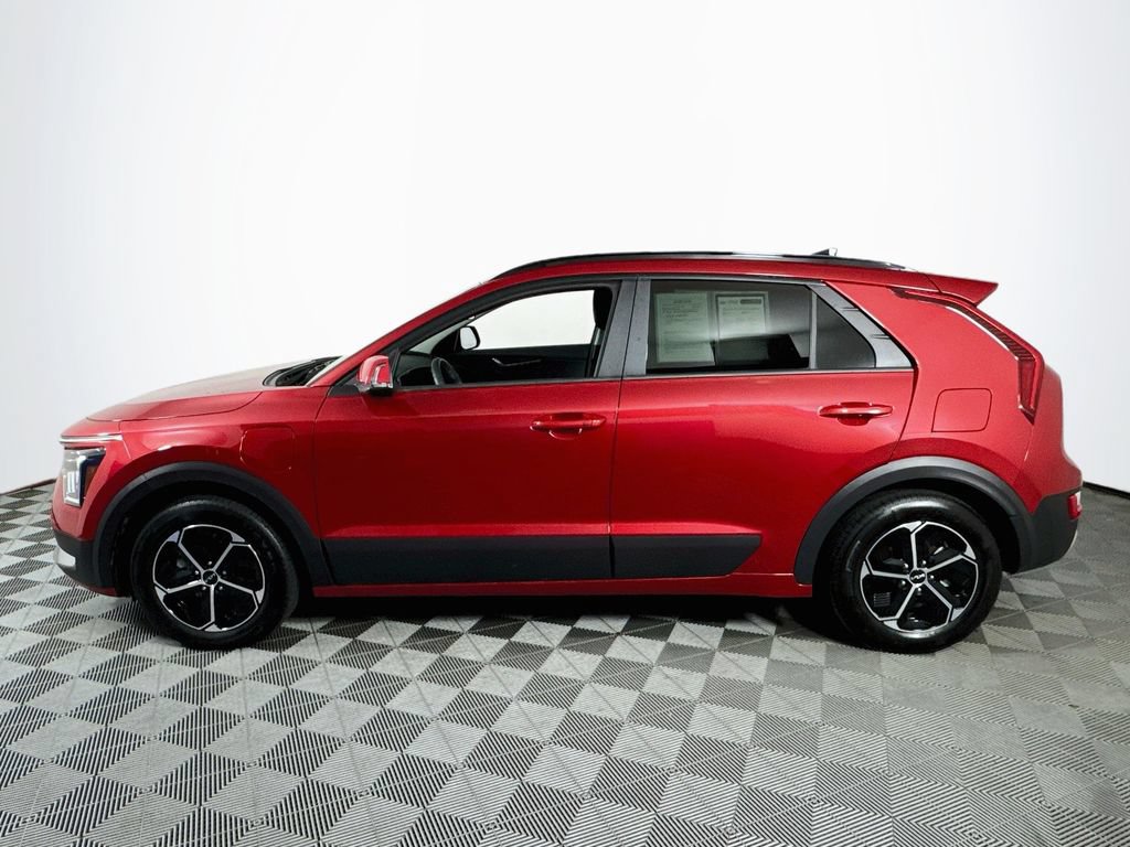 Used 2025 Kia Niro EX w/ EX Cold Weather Package FWD image 4