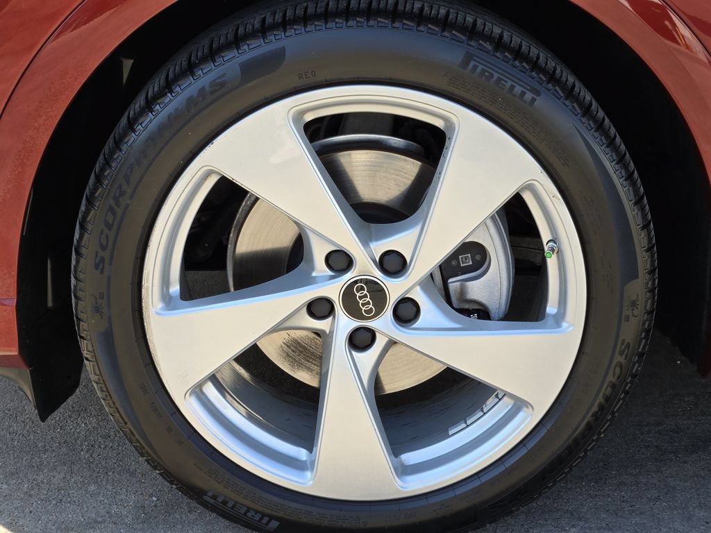 Certified 2025 Audi Q5 Prestige w/ 20" Wheel Package AWD/4WD image 16