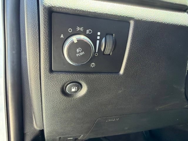 Used 2018 Jeep Grand Cherokee Altitude AWD/4WD image 26