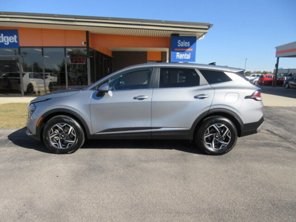 Used 2024 Kia Sportage LX image 2