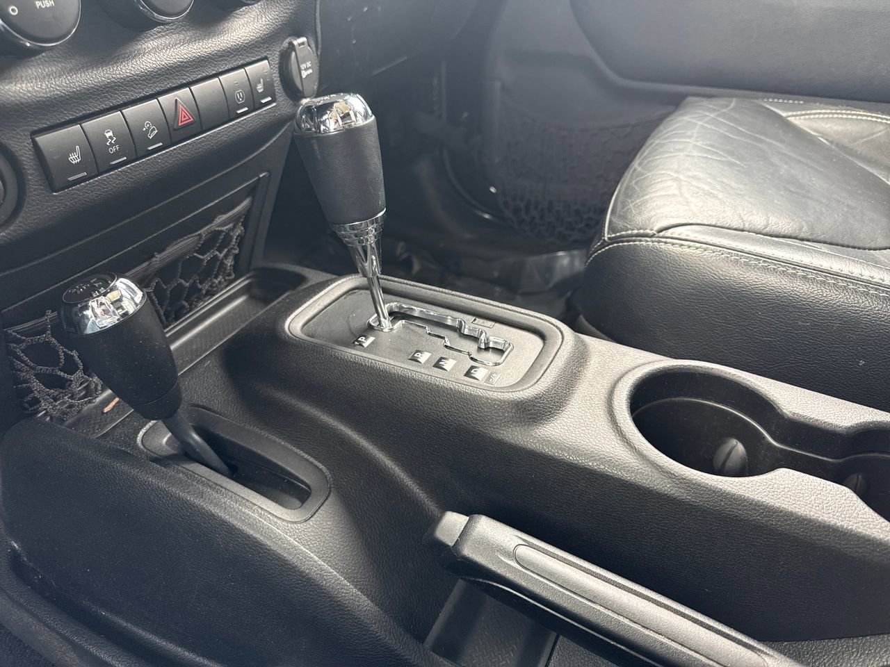 Used 2015 Jeep Wrangler Unlimited Sahara w/ Connectivity Group image 18