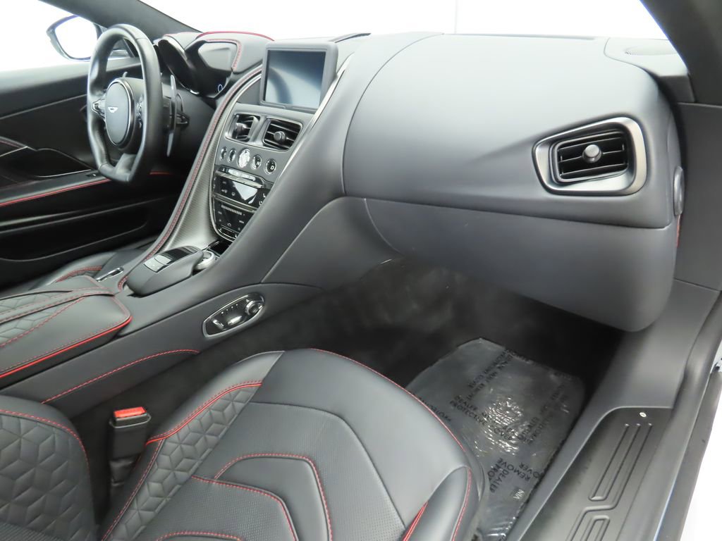 Used 2023 Aston Martin DBS Coupe image 16