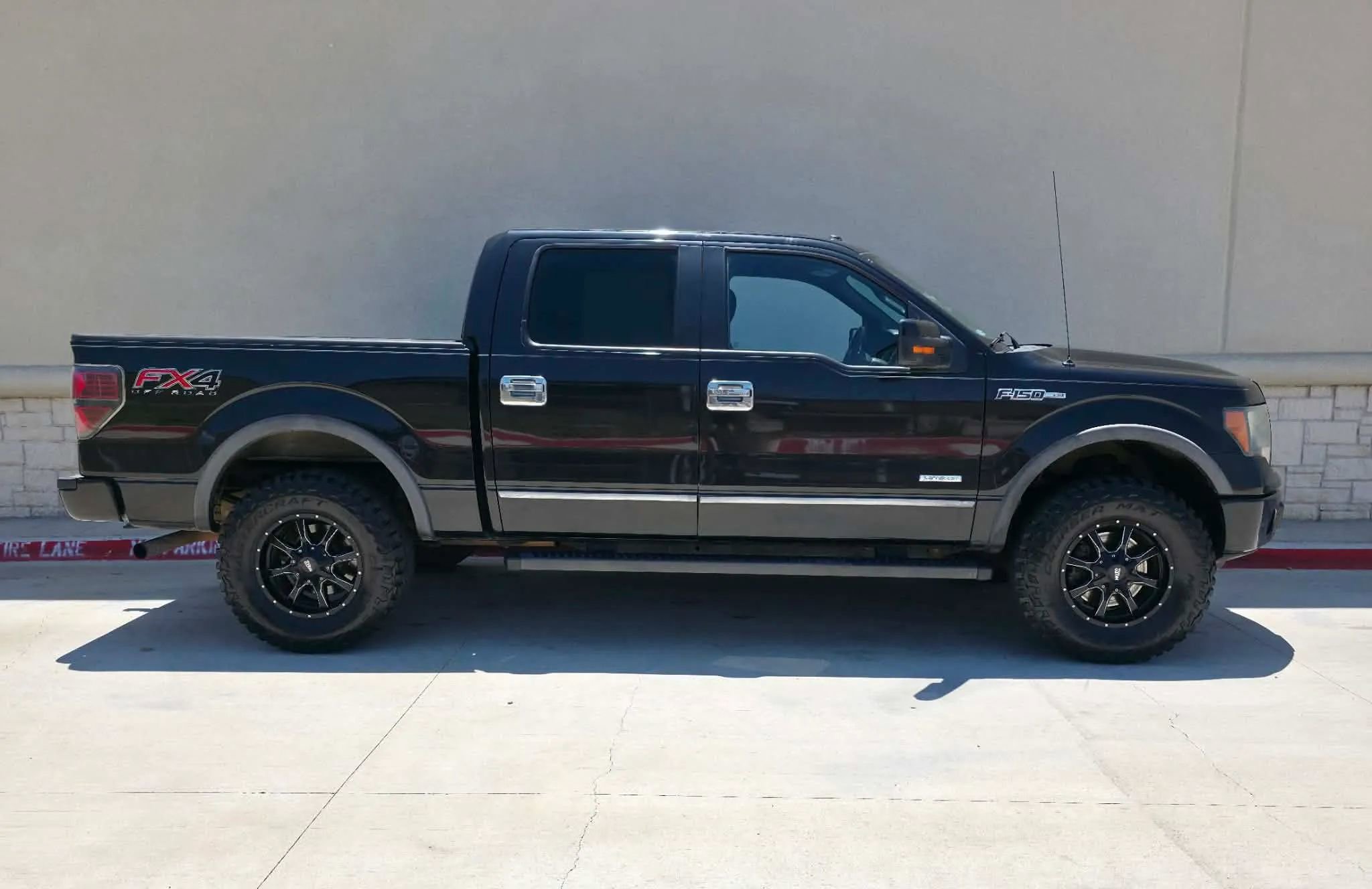 Used 2014 Ford F150 FX4 w/ Equipment Group 401A Mid AWD/4WD image 2