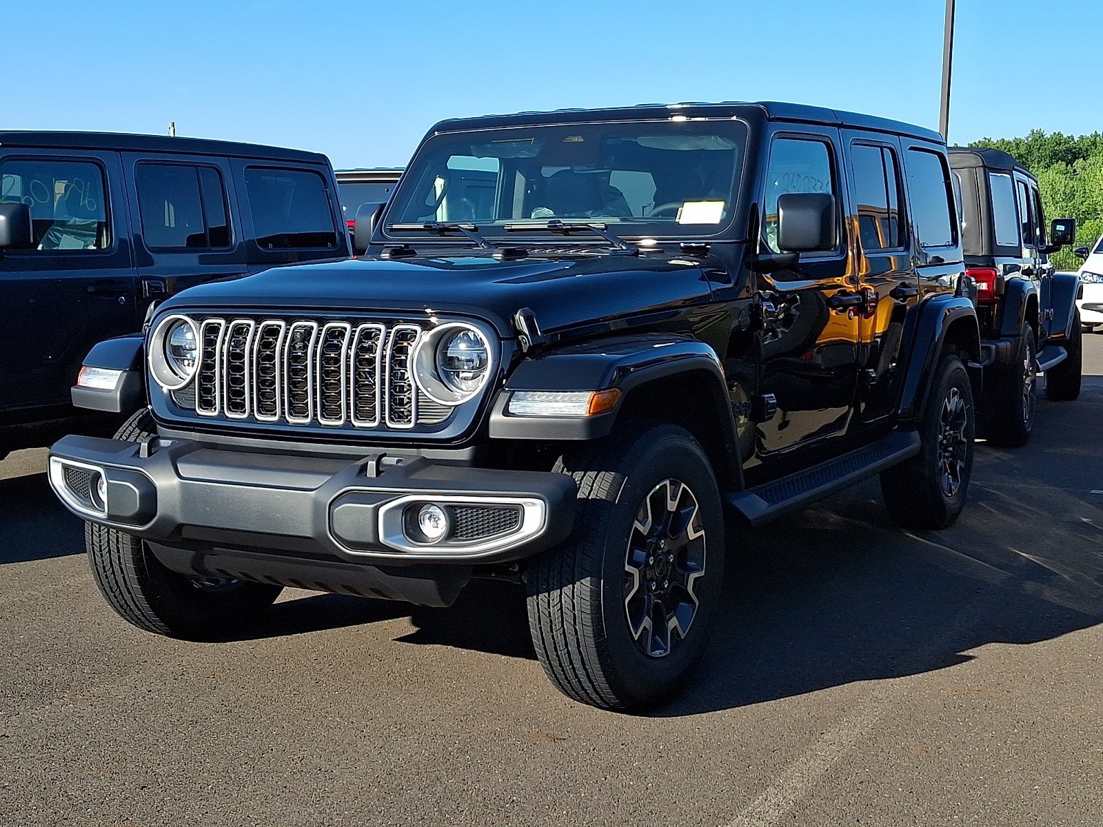 New 2026 Jeep Wrangler Unlimited Sahara AWD/4WD image 3