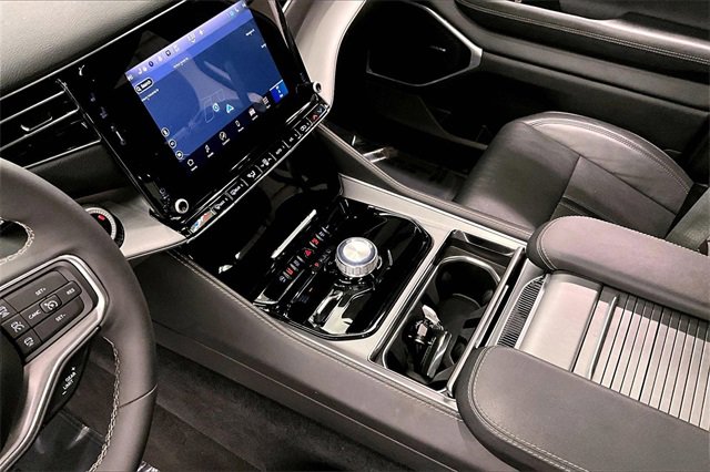 Used 2024 Jeep Wagoneer Series II image 13