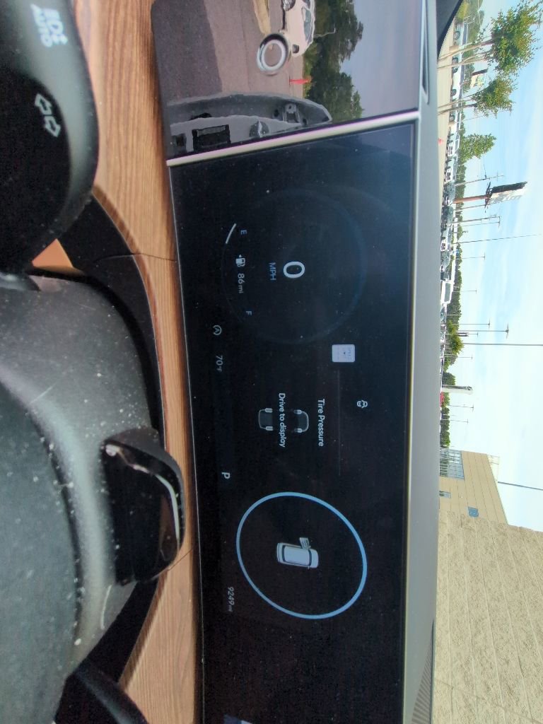 Used 2025 Hyundai Santa Fe Limited FWD image 16
