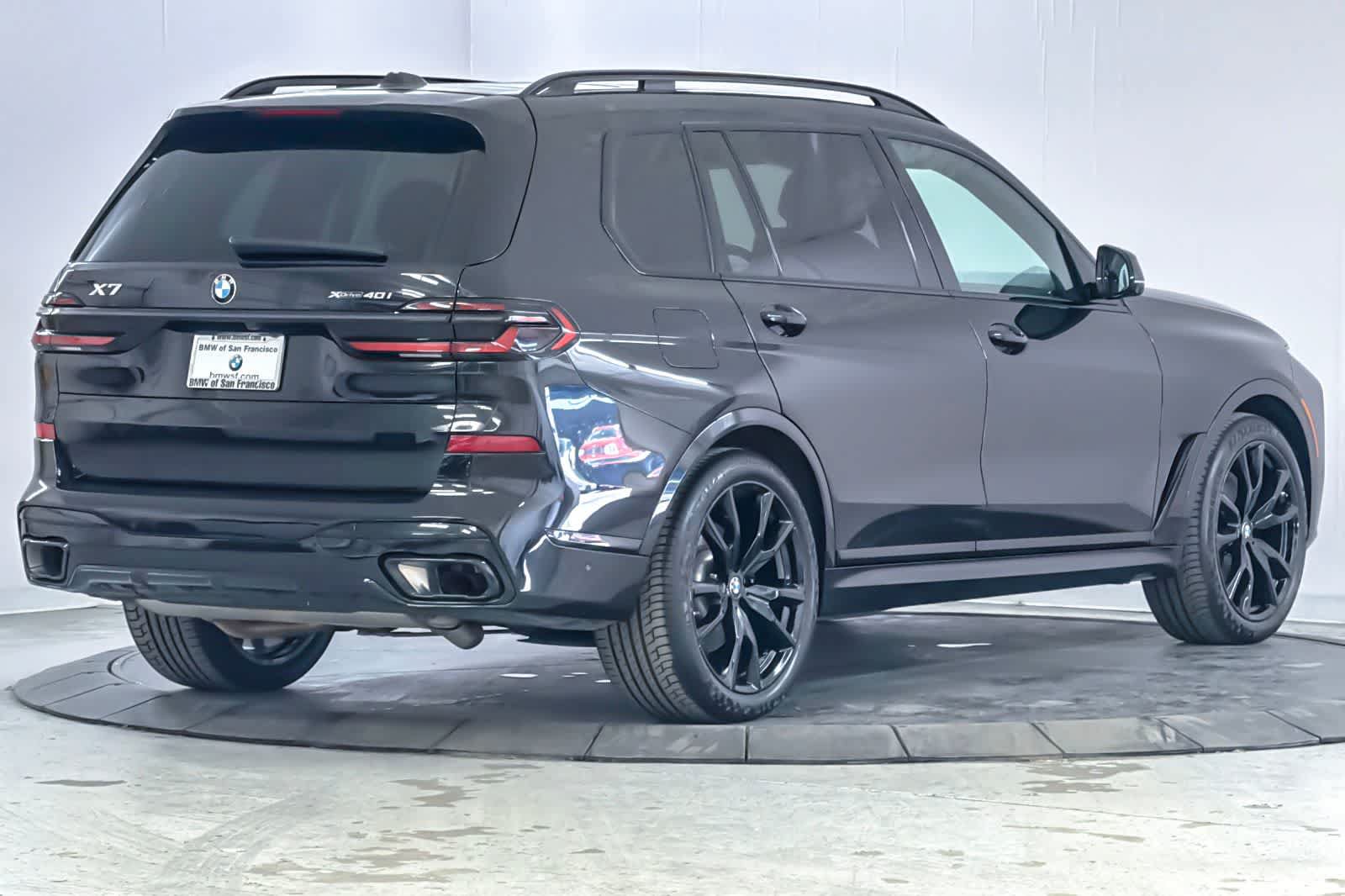 Used 2024 BMW X7 xDrive40i w/ M Sport Package AWD/4WD image 2