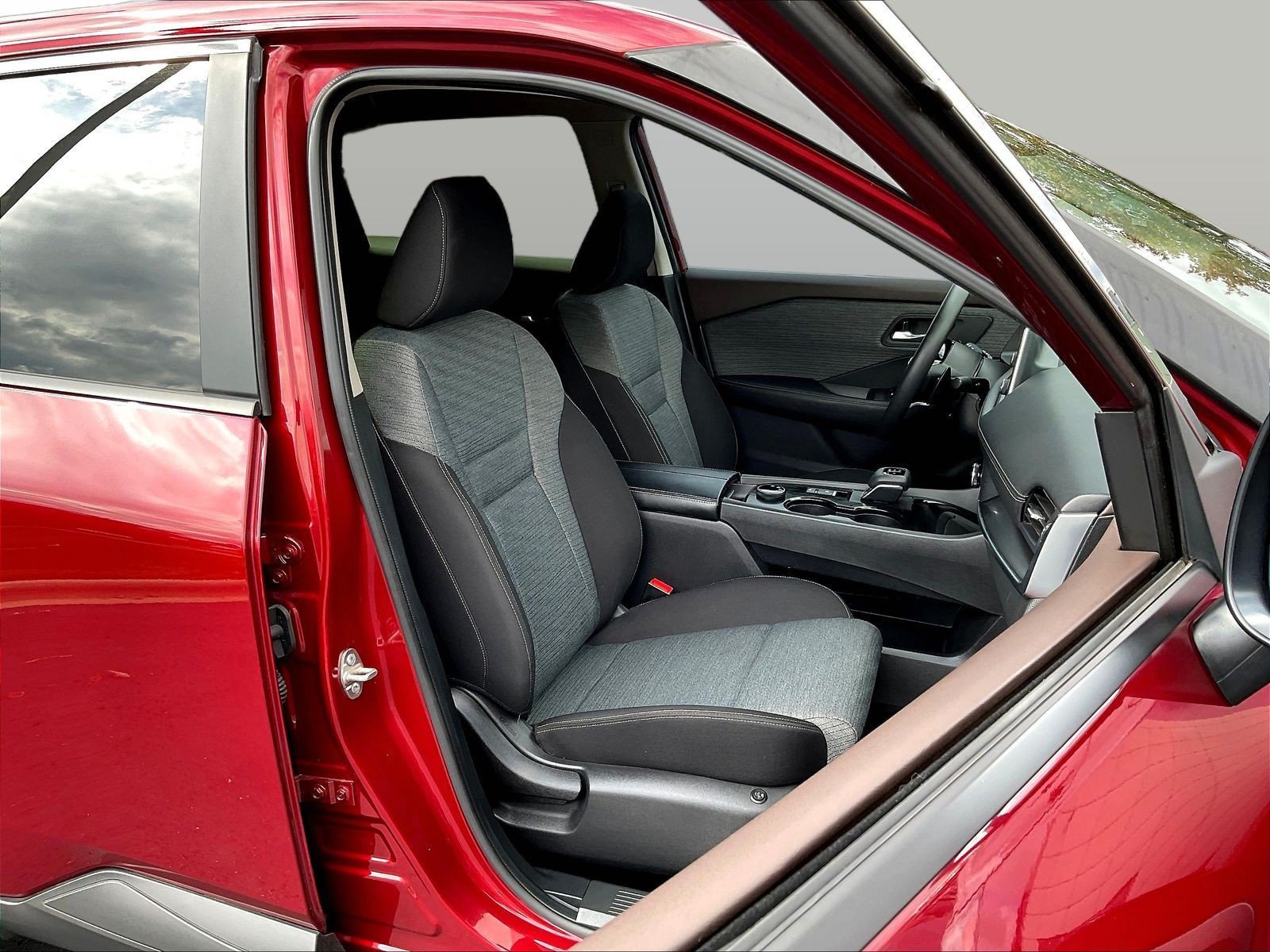 Certified 2023 Nissan Rogue SV AWD/4WD image 31