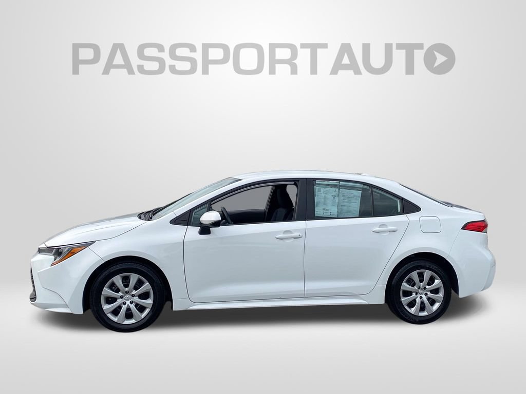 Used 2025 Toyota Corolla LE FWD image 2