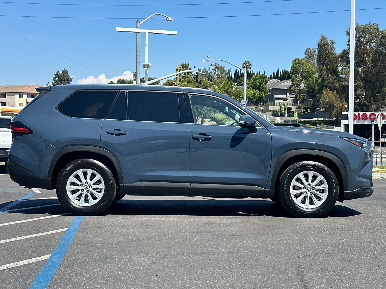 Used 2025 Toyota Grand Highlander AWD image 6