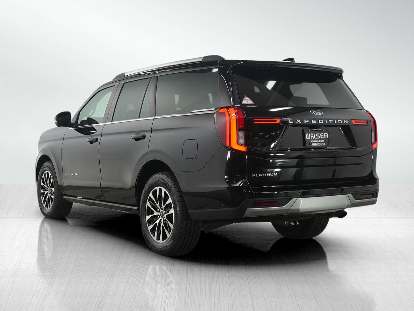 Used 2025 Ford Expedition Platinum AWD/4WD image 3