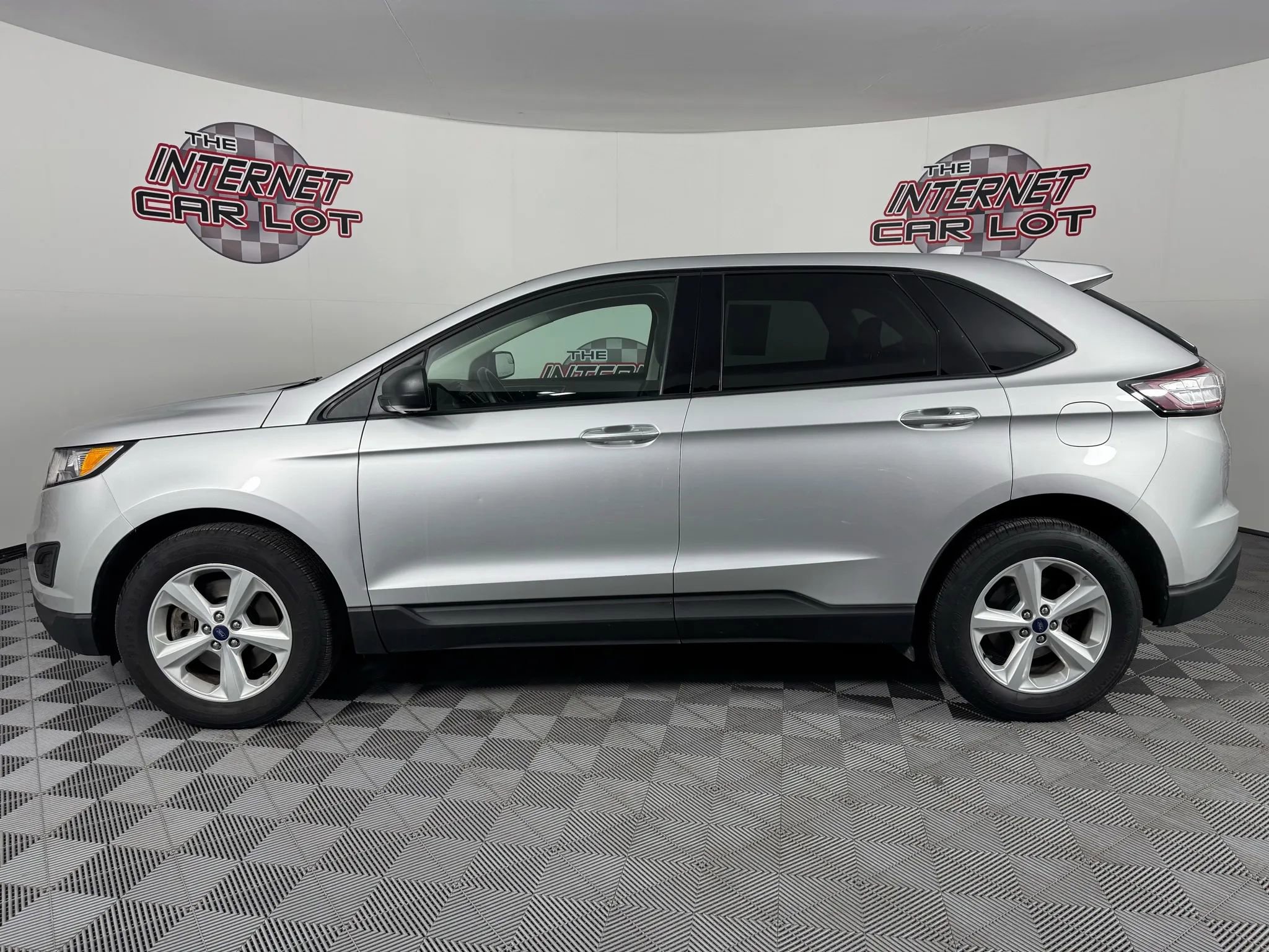 Used 2017 Ford Edge SE image 4