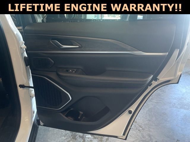 Used 2024 Jeep Grand Cherokee Limited image 37