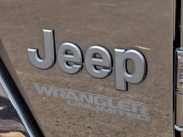 Used 2021 Jeep Wrangler Unlimited Sahara AWD/4WD image 30