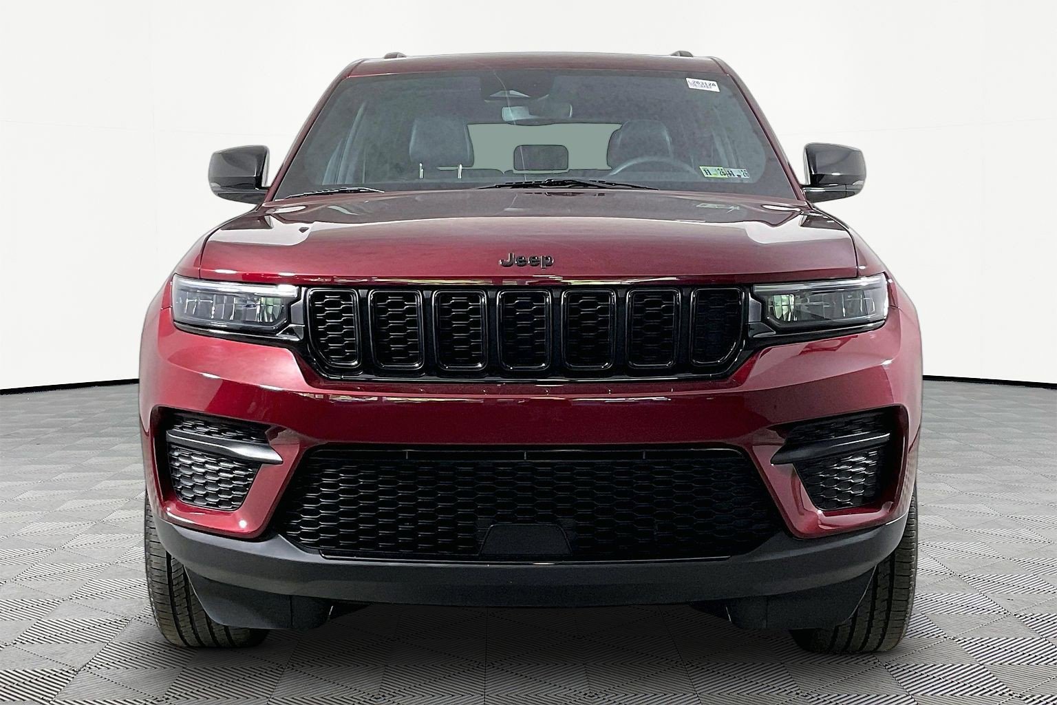 Used 2023 Jeep Grand Cherokee Altitude AWD/4WD image 2