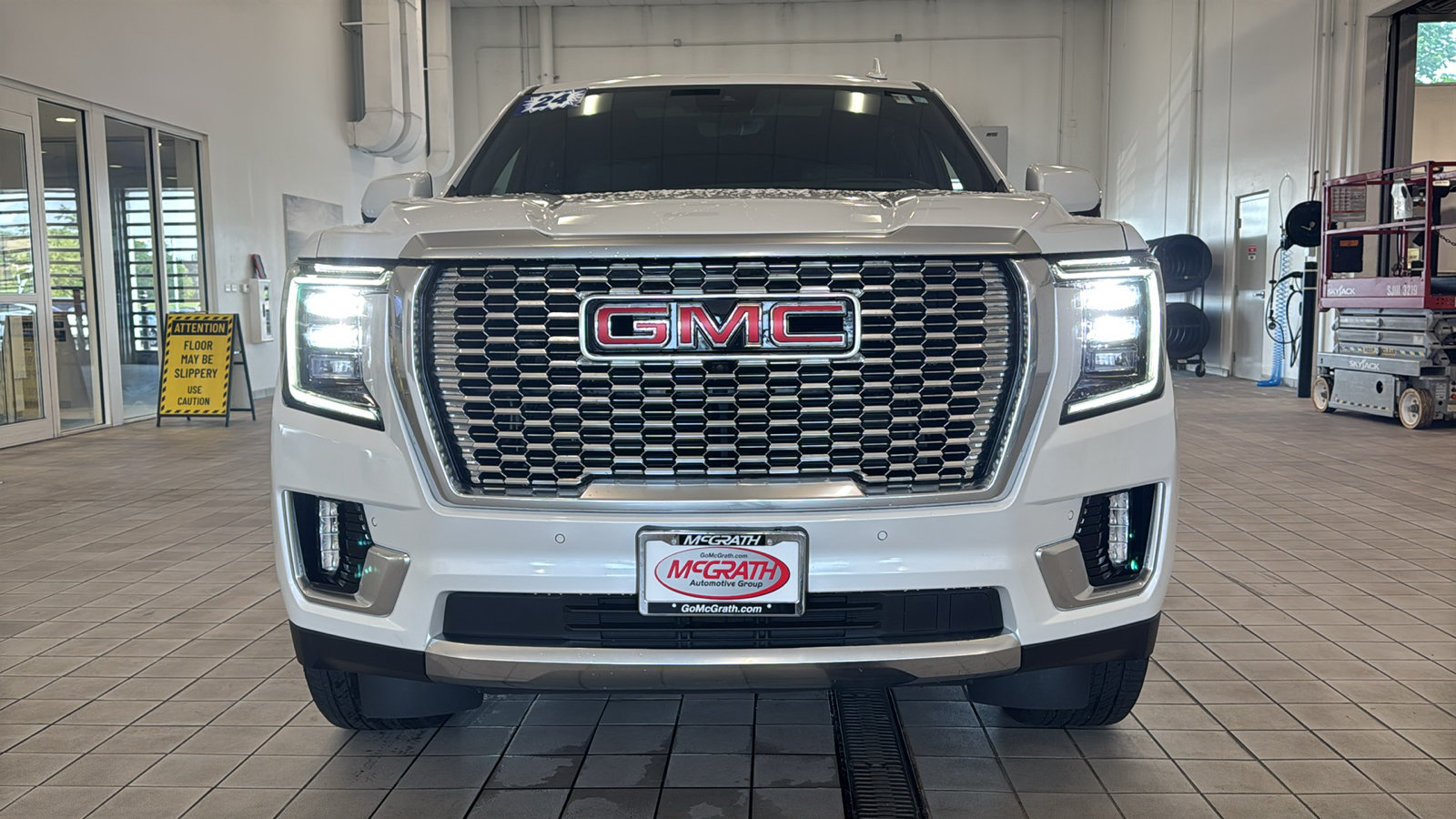 Used 2024 GMC Yukon Denali w/ Denali Reserve Package AWD/4WD image 10