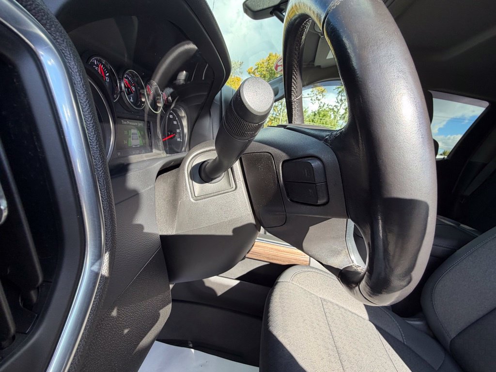 Used 2020 Chevrolet Silverado 1500 RST AWD/4WD image 18