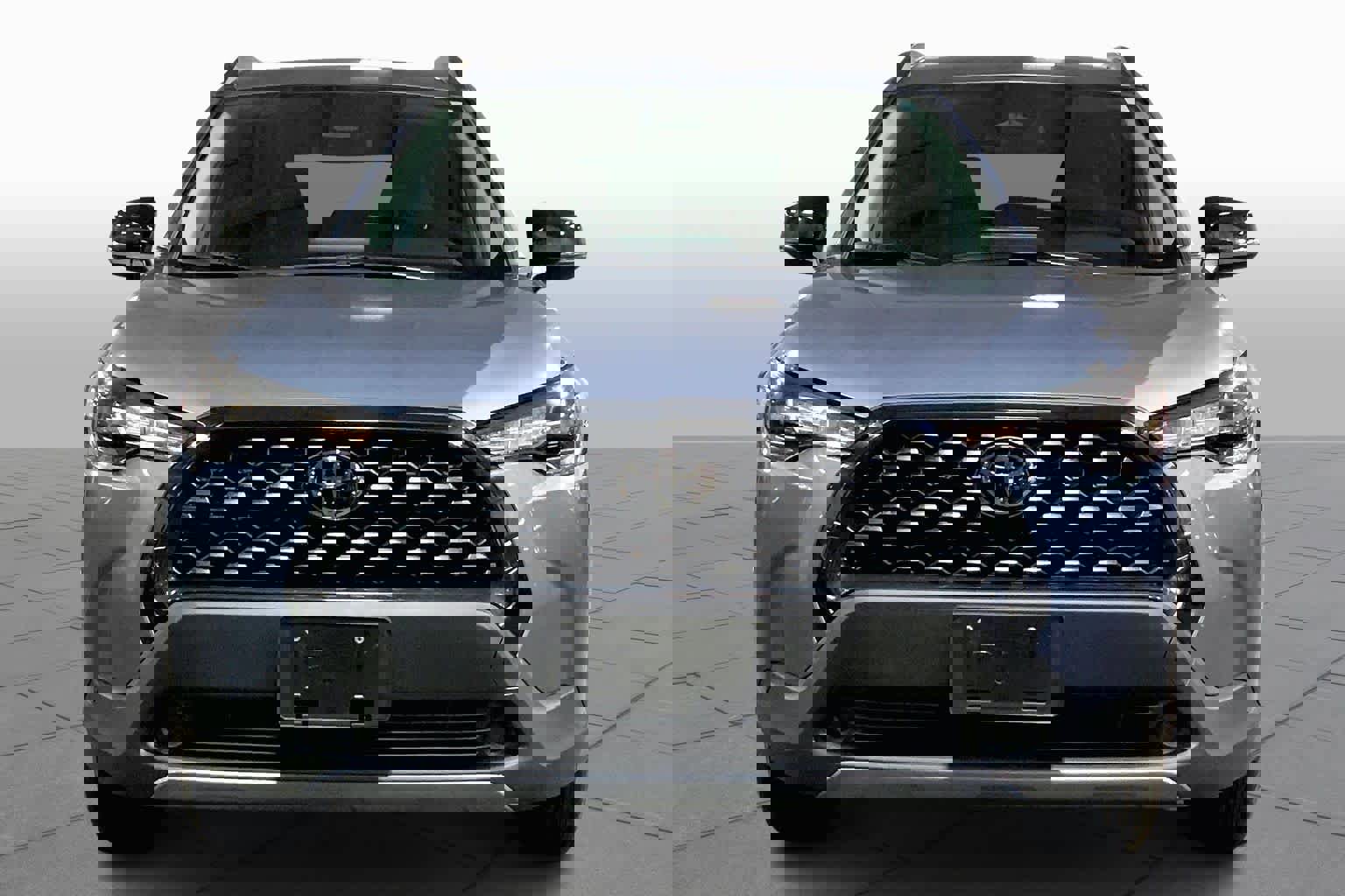 Used 2025 Toyota Corolla Cross LE image 4