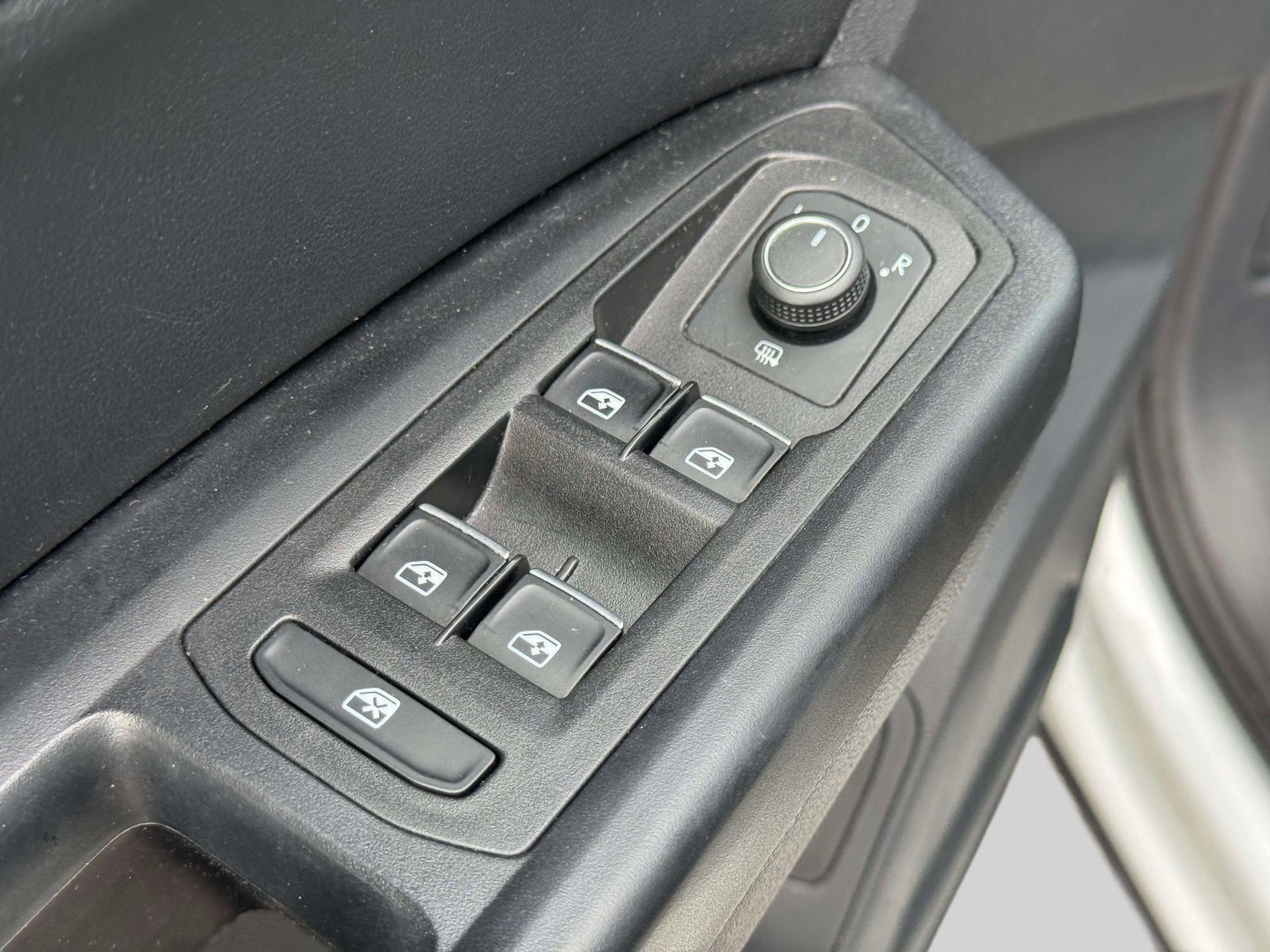 Used 2019 Volkswagen Atlas SEL AWD/4WD image 18