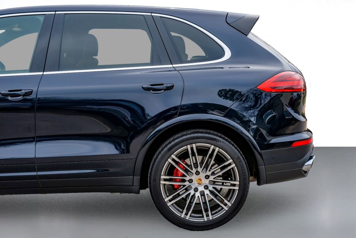 Used 2018 Porsche Cayenne Turbo image 10
