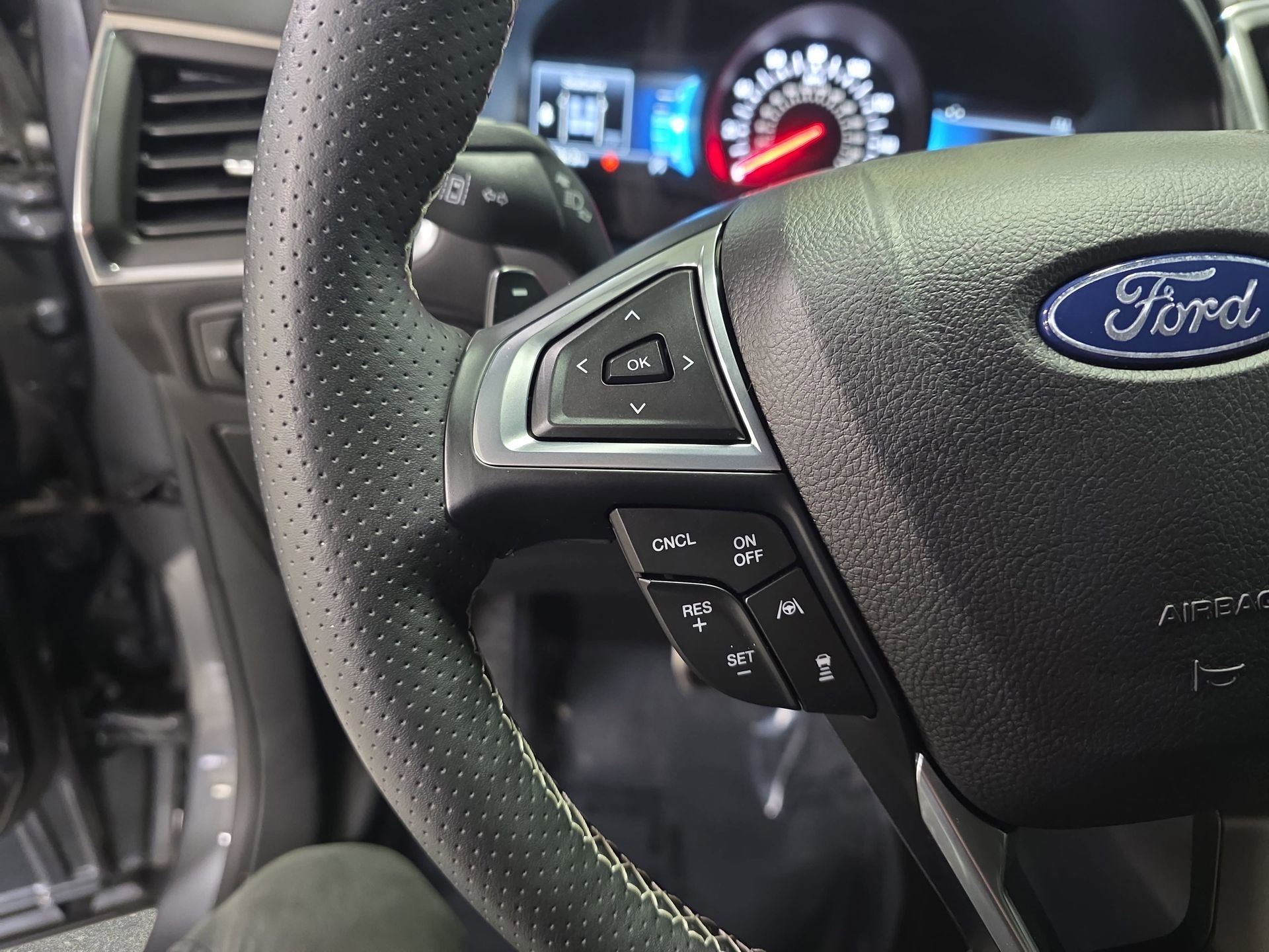 Used 2024 Ford Edge ST w/ Equipment Group 401A AWD/4WD image 17