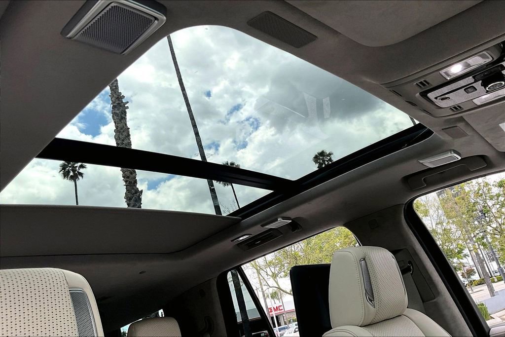 New 2026 Cadillac Escalade Platinum Luxury w/ LPO, Radiant Package AWD/4WD image 33