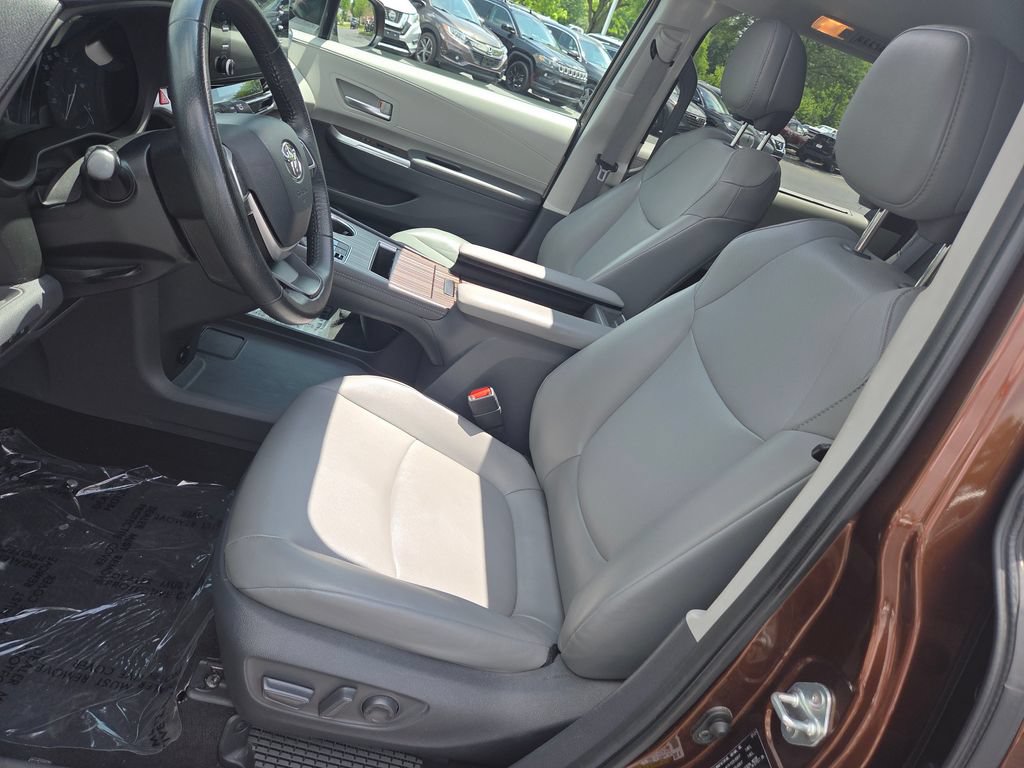 Used 2021 Toyota Sienna XLE FWD image 33