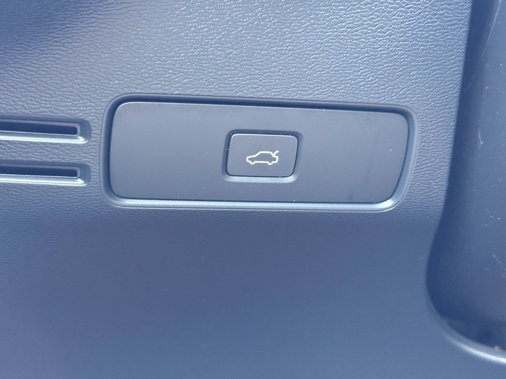 Used 2023 Volvo C40 P8 Recharge Ultimate AWD/4WD image 33