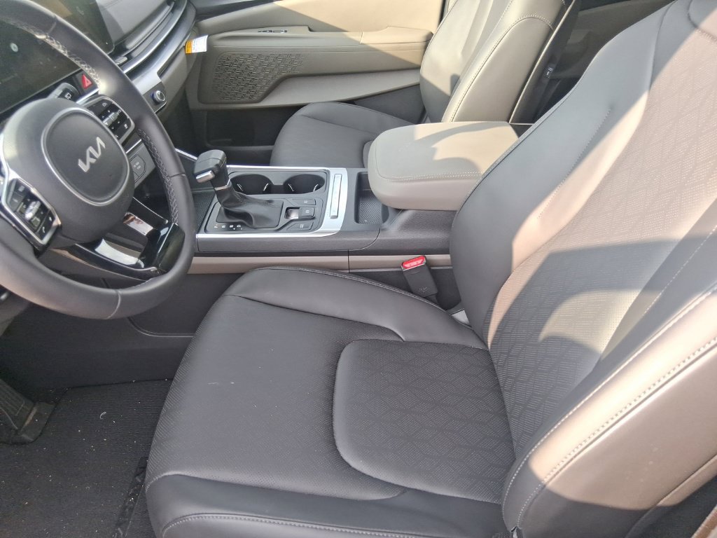 Certified 2026 Kia Carnival FWD image 16