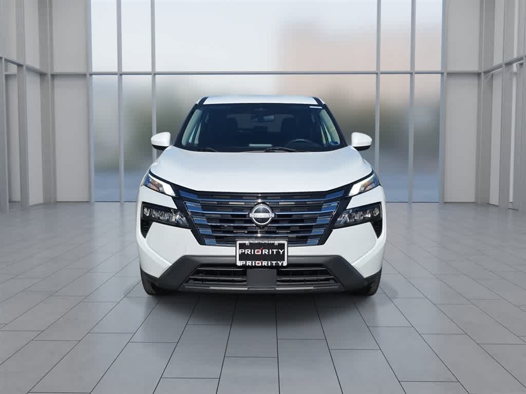 Used 2024 Nissan Rogue SV AWD/4WD image 4