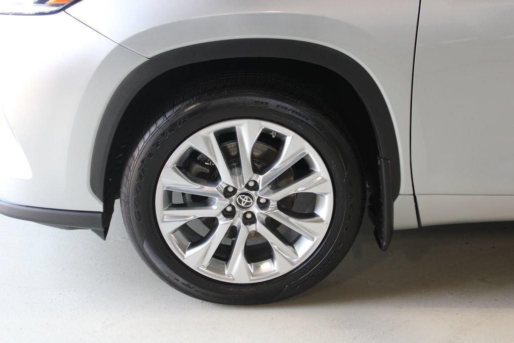 Used 2021 Toyota Highlander Limited AWD/4WD image 4