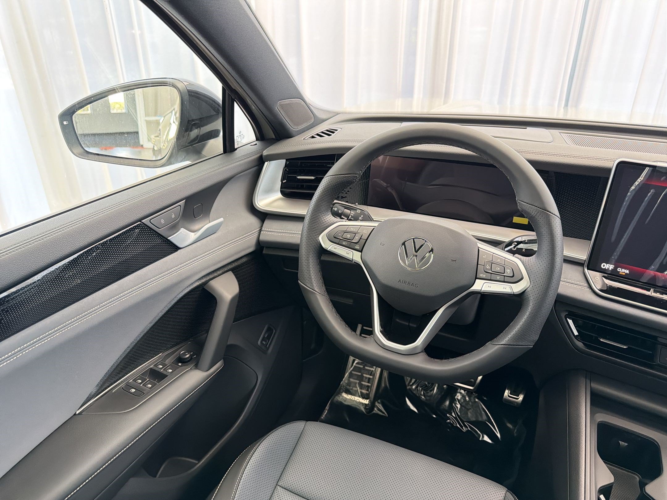 New 2026 Volkswagen Tiguan SE R-Line FWD image 27