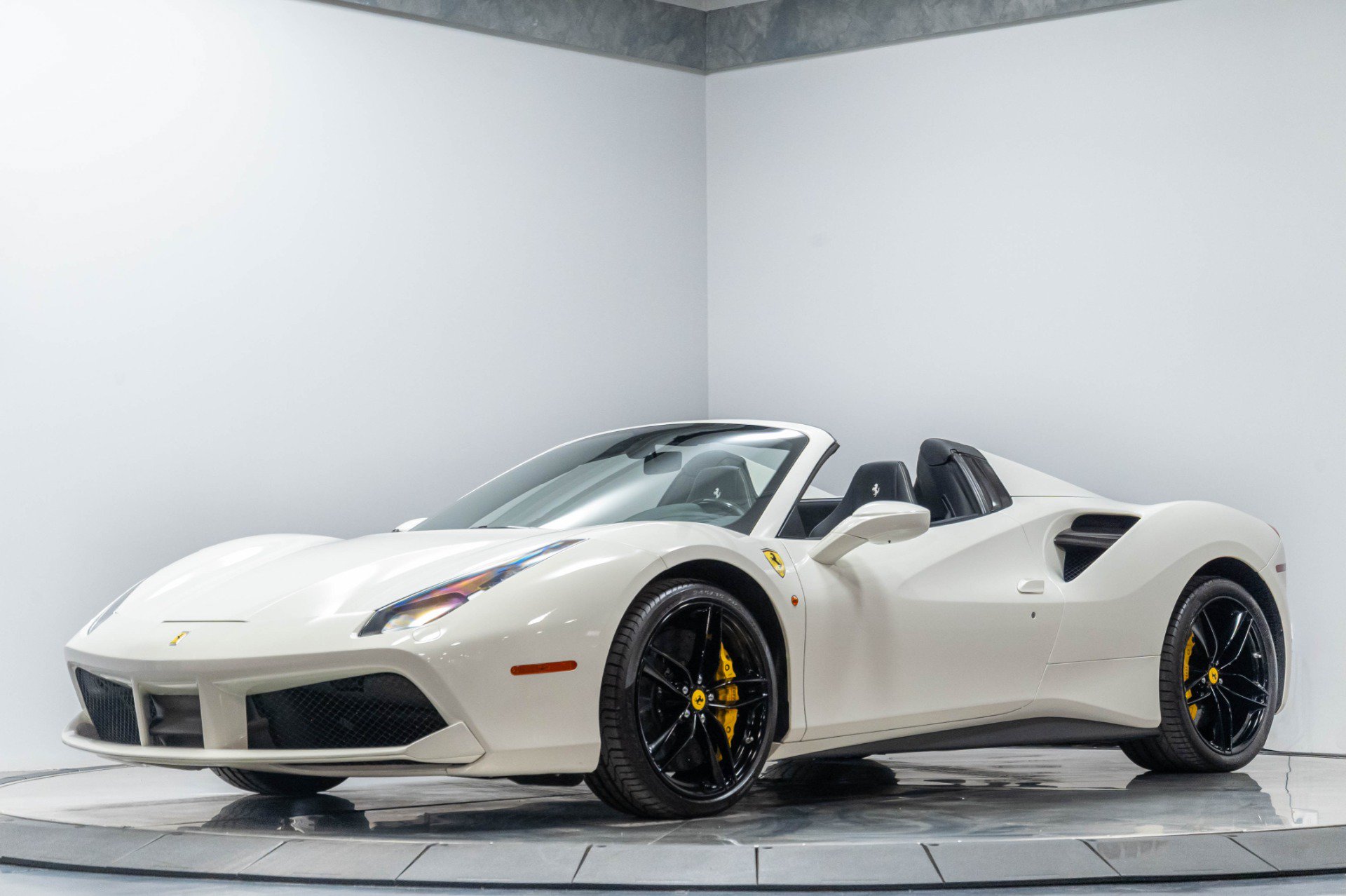 Used 2016 Ferrari 488 Spider RWD image 2