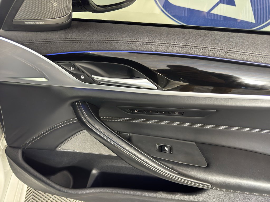 Used 2020 BMW M550i xDrive w/ Executive Package image 40