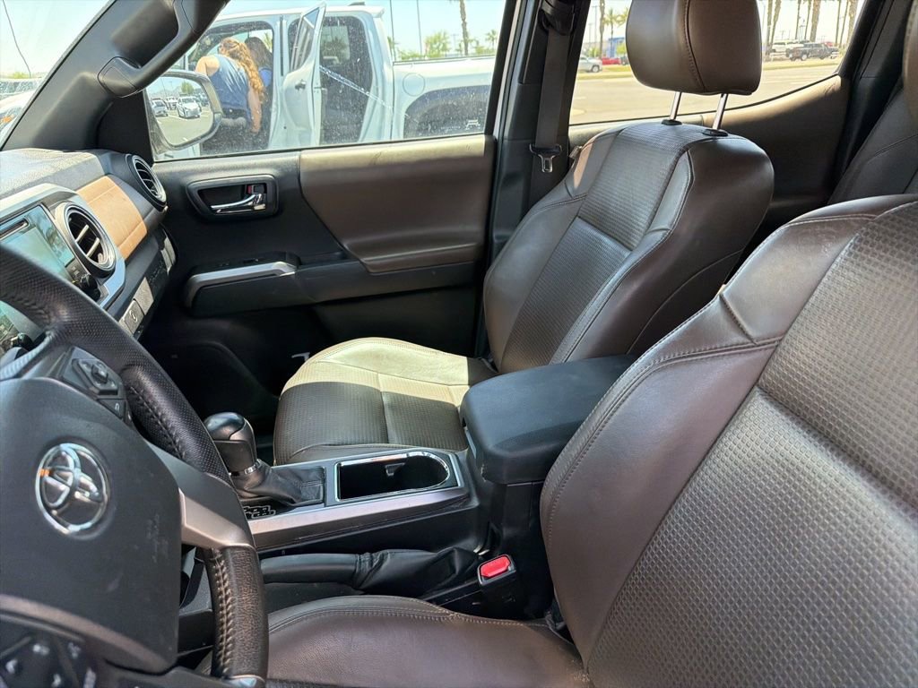 Used 2016 Toyota Tacoma Limited w/ Towing Package AWD/4WD image 11