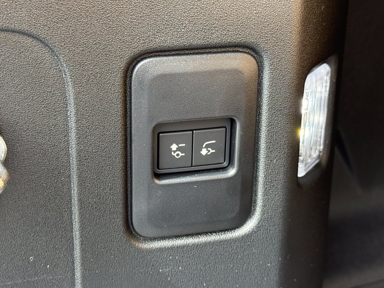 New 2026 Land Rover Defender 110 S AWD/4WD image 44