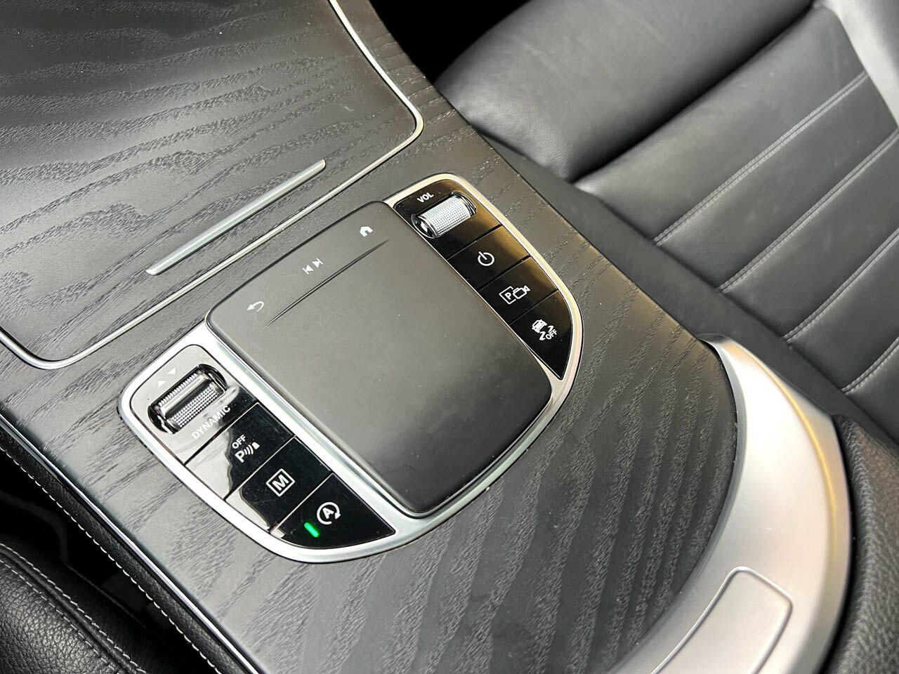 Used 2020 Mercedes-Benz GLC 300 4MATIC w/ Driver Assistance Package image 34