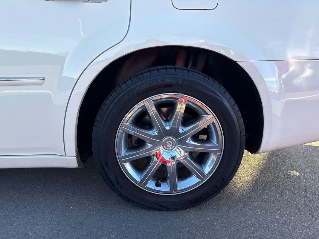 Used 2010 Chrysler 300 C w/ Luxury Group II image 12