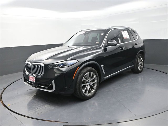 Used 2024 BMW X5 xDrive40i w/ Premium Package image 3