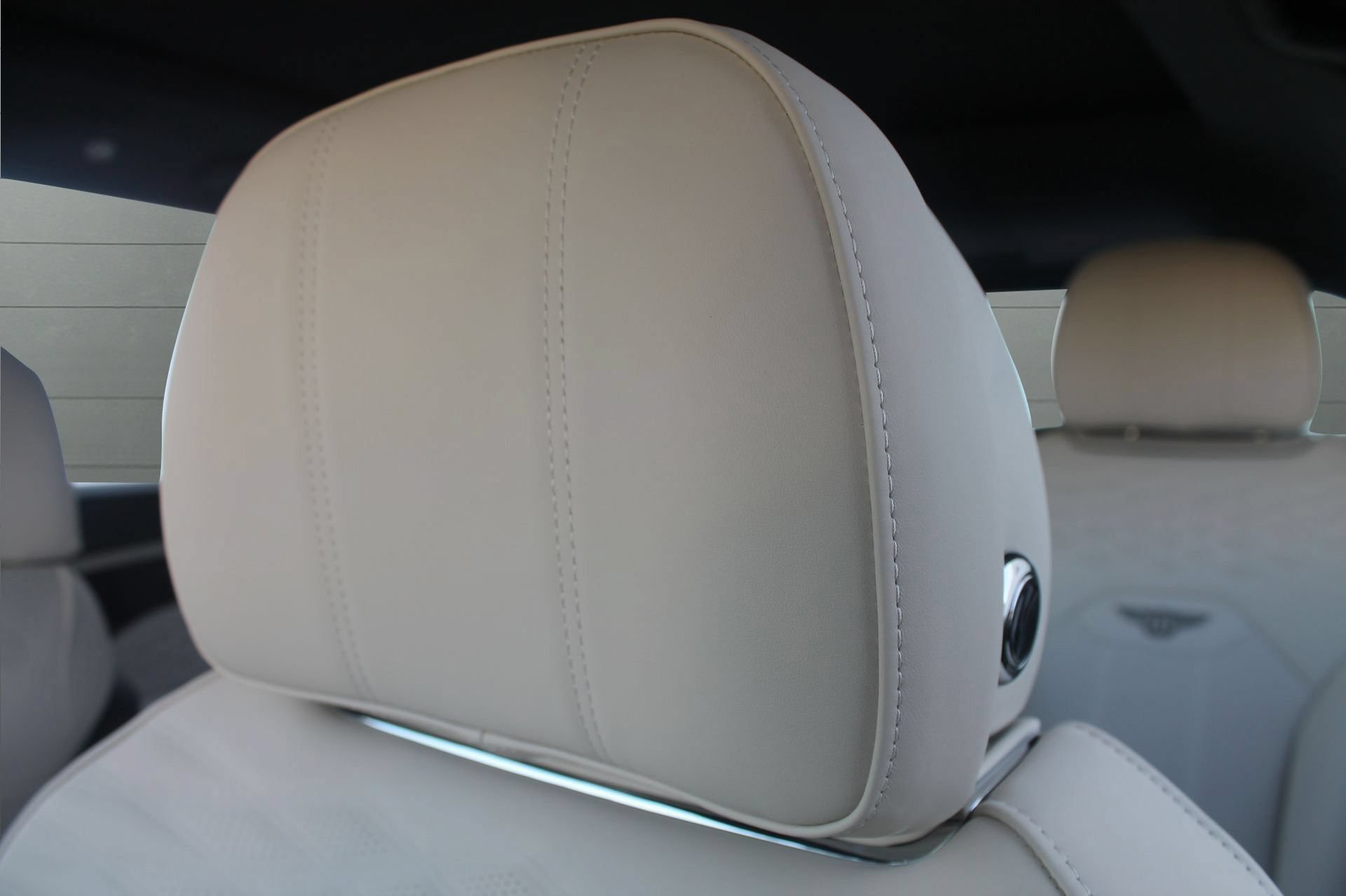 Certified 2024 Bentley Bentayga Extended Wheelbase AWD/4WD image 23