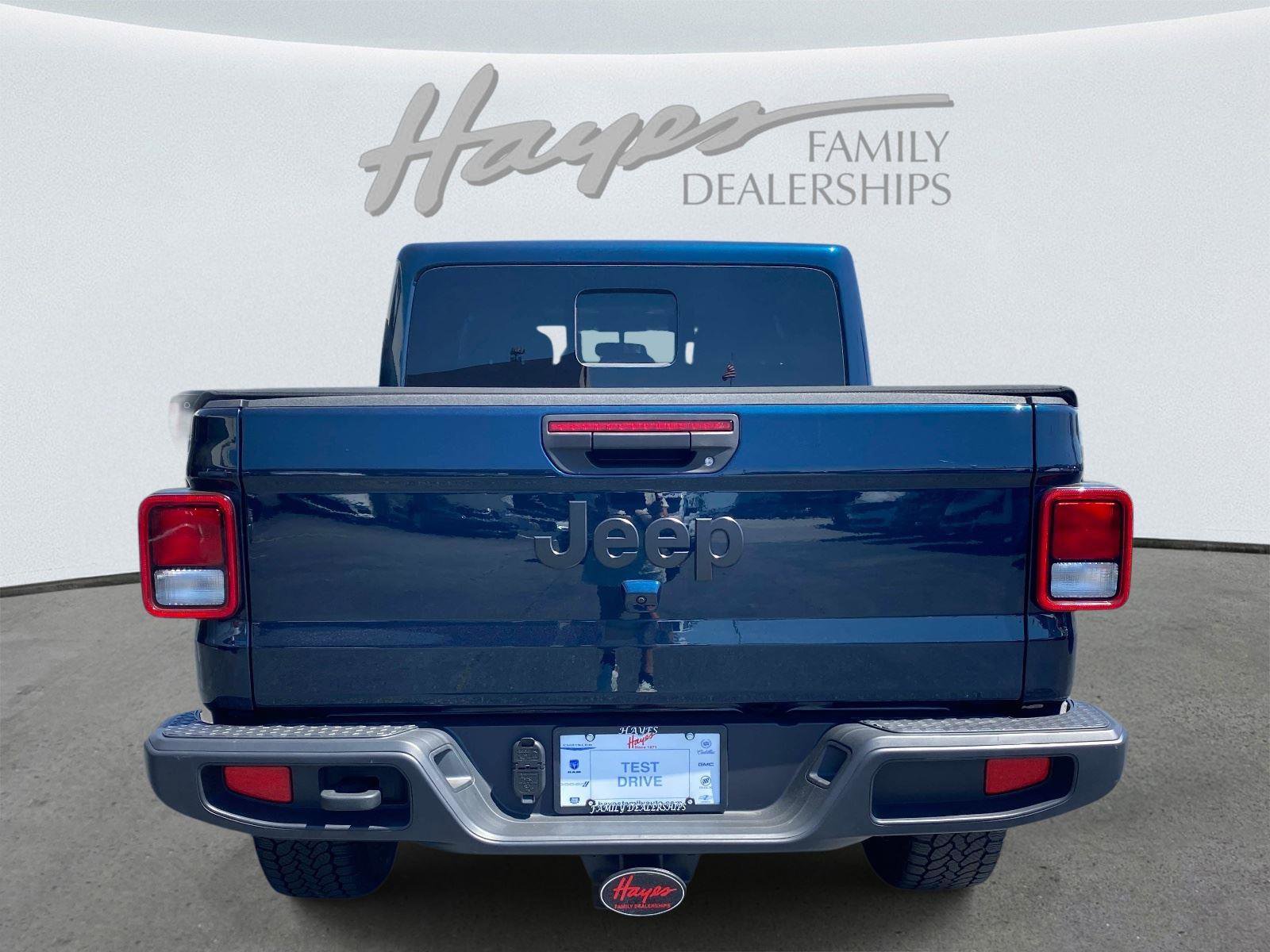 Used 2025 Jeep Gladiator Sport AWD/4WD image 4