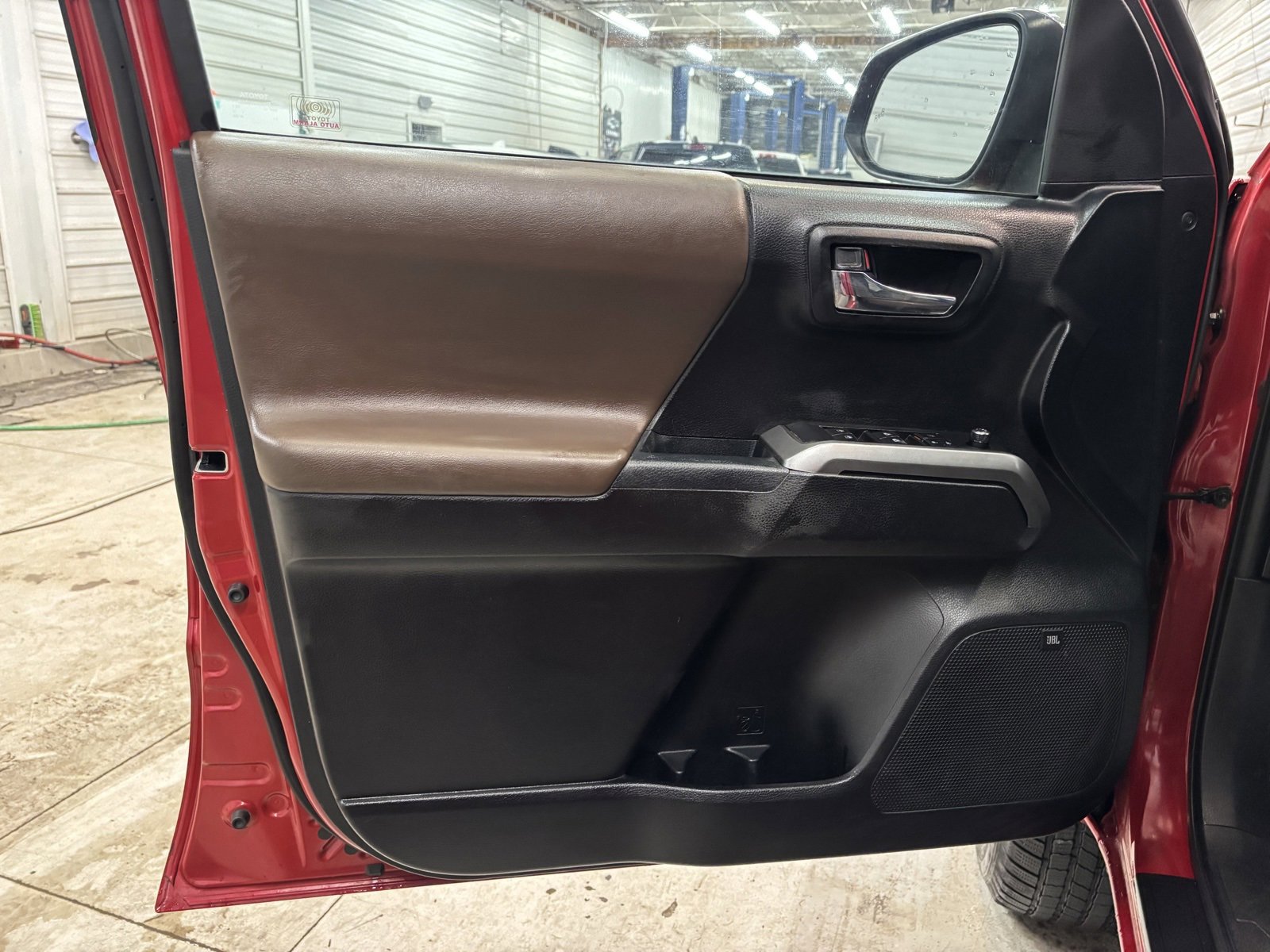 Used 2017 Toyota Tacoma Limited image 9