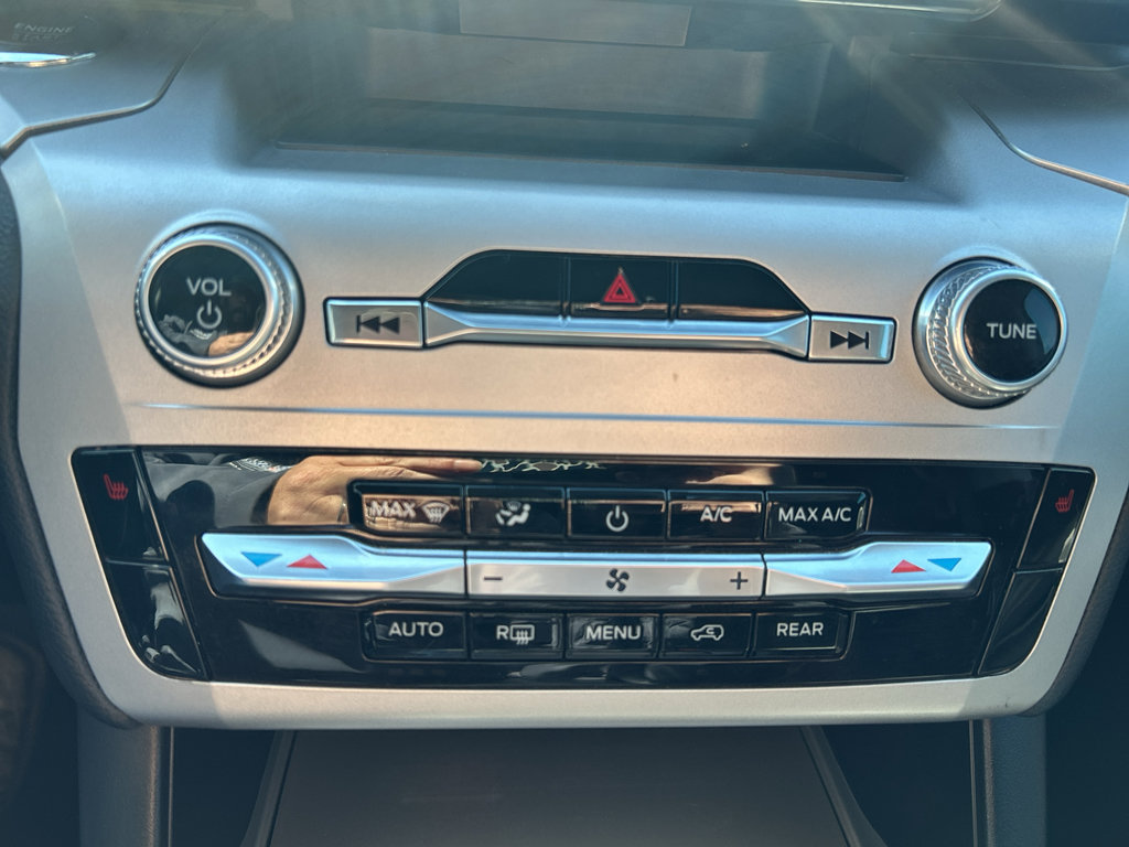 Used 2022 Ford Explorer XLT image 28