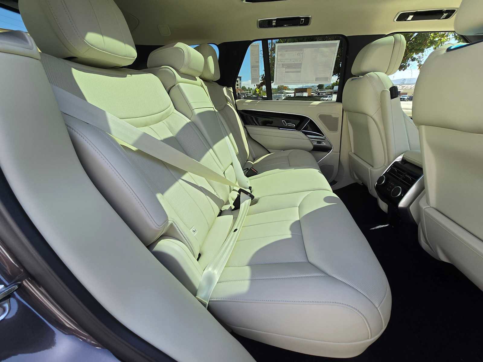 New 2025 Land Rover Range Rover SE image 14