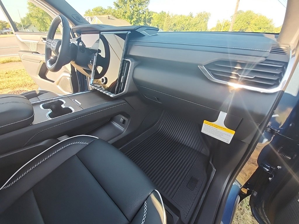 New 2026 GMC Acadia Denali w/ Super Cruise Package image 14