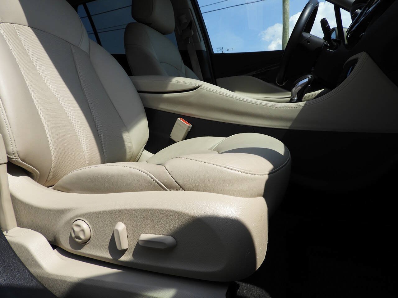 Used 2019 Buick Envision Essence AWD/4WD image 38
