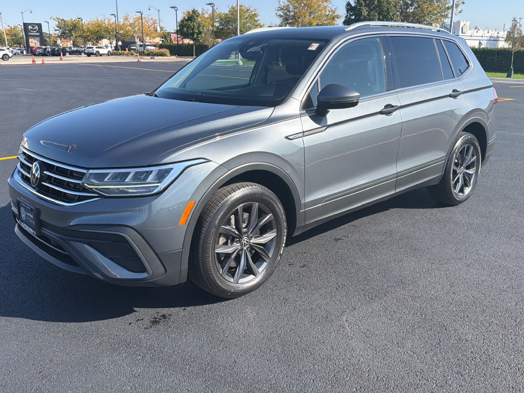 Certified 2023 Volkswagen Tiguan SE w/ Panoramic Sunroof Package AWD/4WD image 3