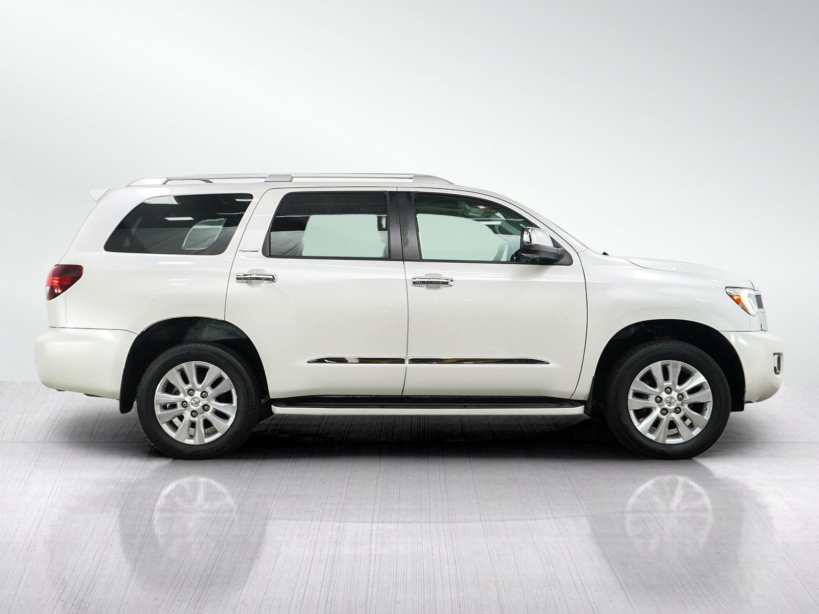 Used 2019 Toyota Sequoia Platinum AWD/4WD image 6