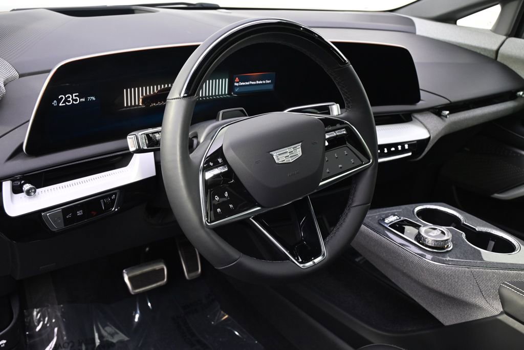 Certified 2025 Cadillac Optiq Luxury 2 w/ LPO, Floor Liner Package AWD/4WD image 11