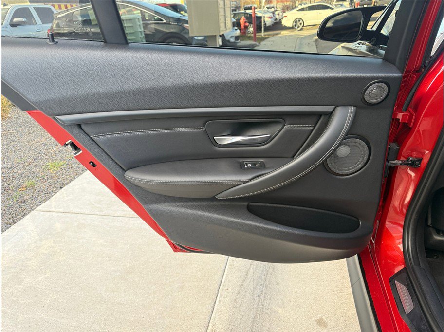 Used 2018 BMW M3 RWD image 33